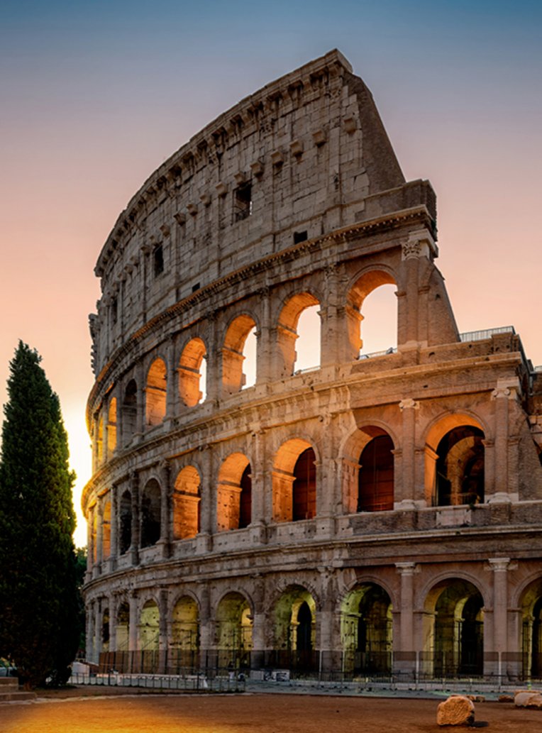 Das Kolosseum in Rom, Italien, beeindruckt mit seiner antiken Architektur und Geschichte.