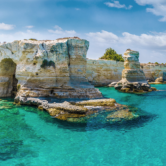 Türme von Torre Sant Andrea, Küste des Salento, Region Apulien, Italien