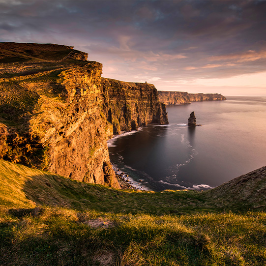 Küste Irlands im Sonenuntergang
